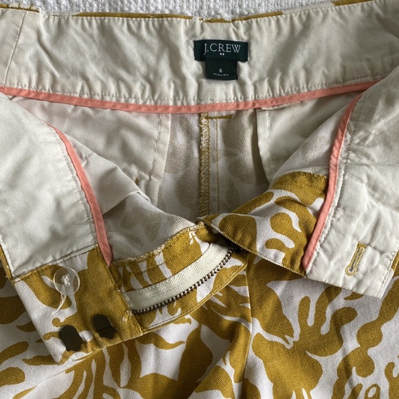 J. Crew City Fit White and Mustard Yellow Pattern Shorts. Size 6 - Picture 3 of 8